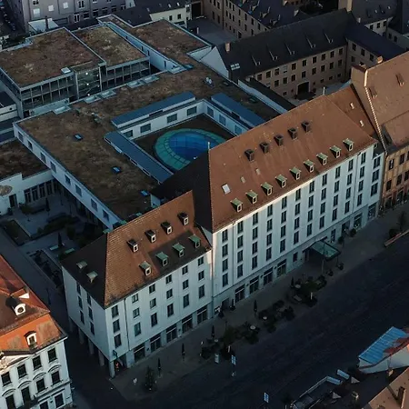 Maximilian's Отель