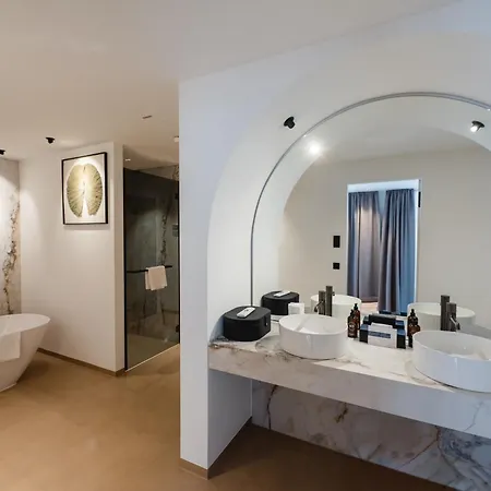 Maximilian's Augusta