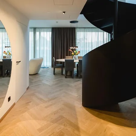 Maximilian's Hotel