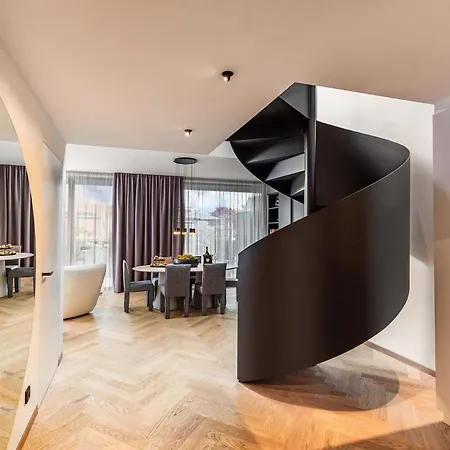 Maximilian's Hotel